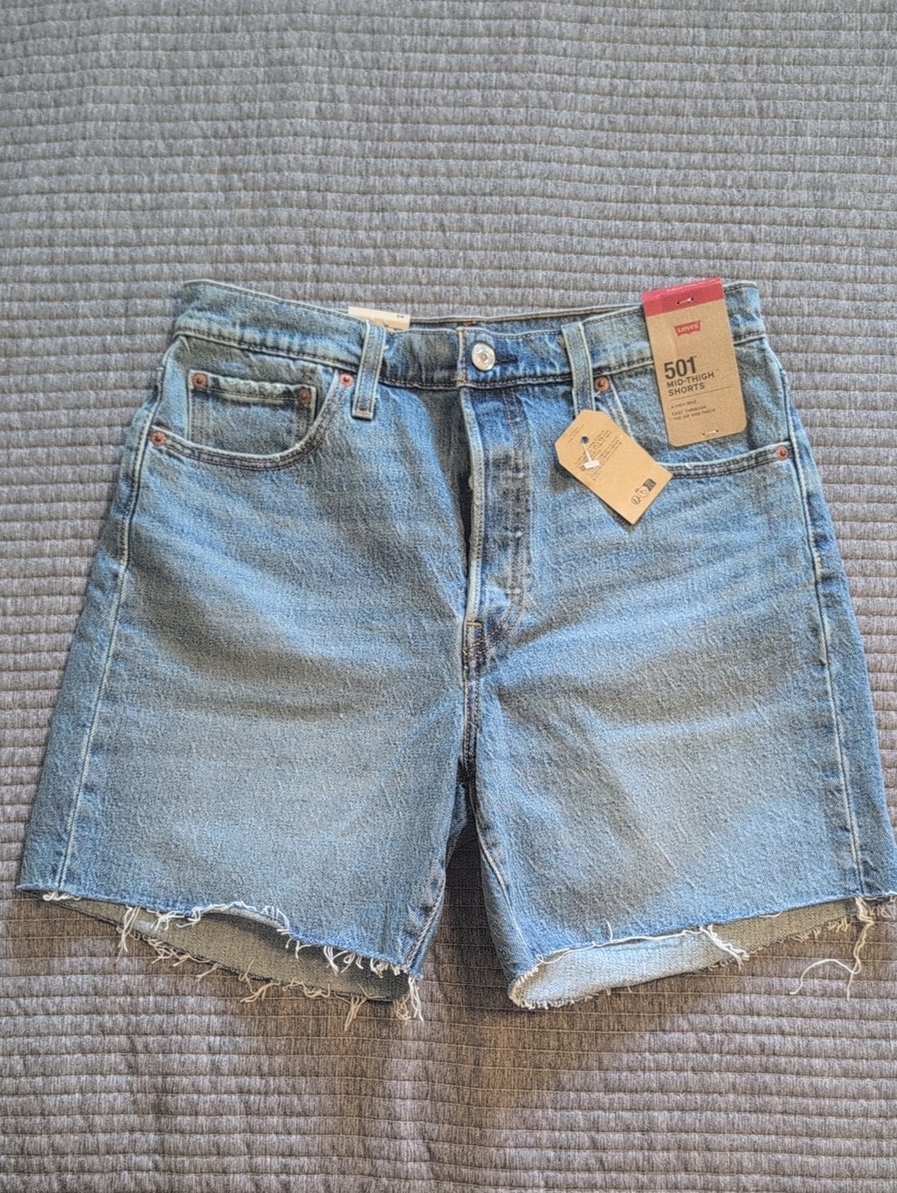 NWT Levi's 501 Mid-thigh Shorts - 29
